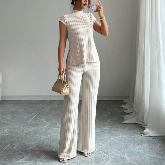👗  Κομψό σετ 2 τεμαχίων με μπλούζα με ψηλό γιακά και παντελόνι με φαρδιά πόδια – Ραβδωτή υφή, ρέουσα γραμμή και ευέλικτο στυλ ✨
