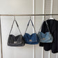 Retro τζιν crossbody τσάντα με μεγάλη χωρητικότητα – μεταλλικές λεπτομέρειες, ελαφριά και κομψή
